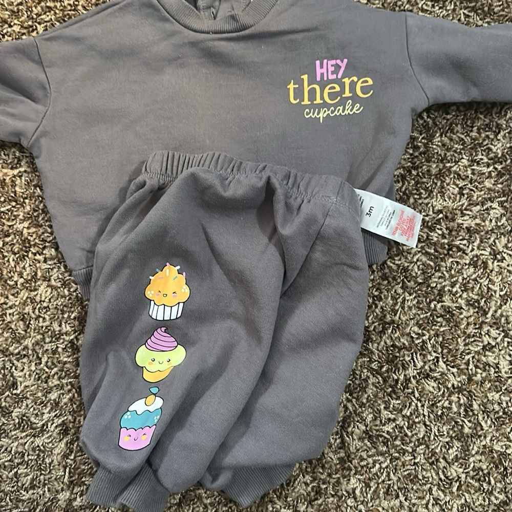 Gray Cupcake Graphic Sweatshirt and Pants Set